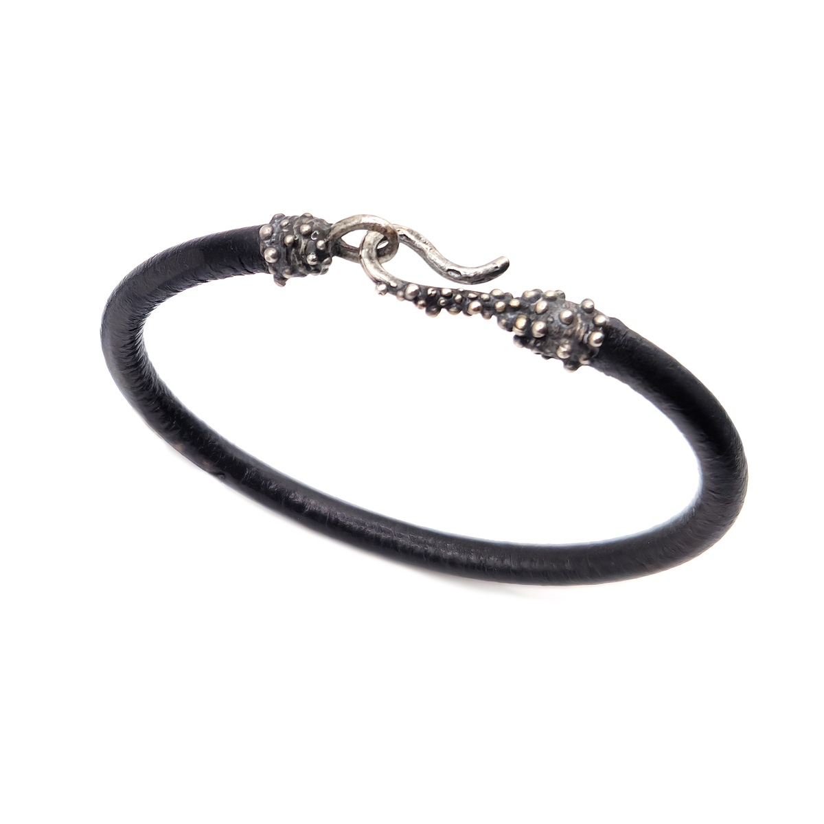 bracciale-cuoio-nero-gancio-argento-2