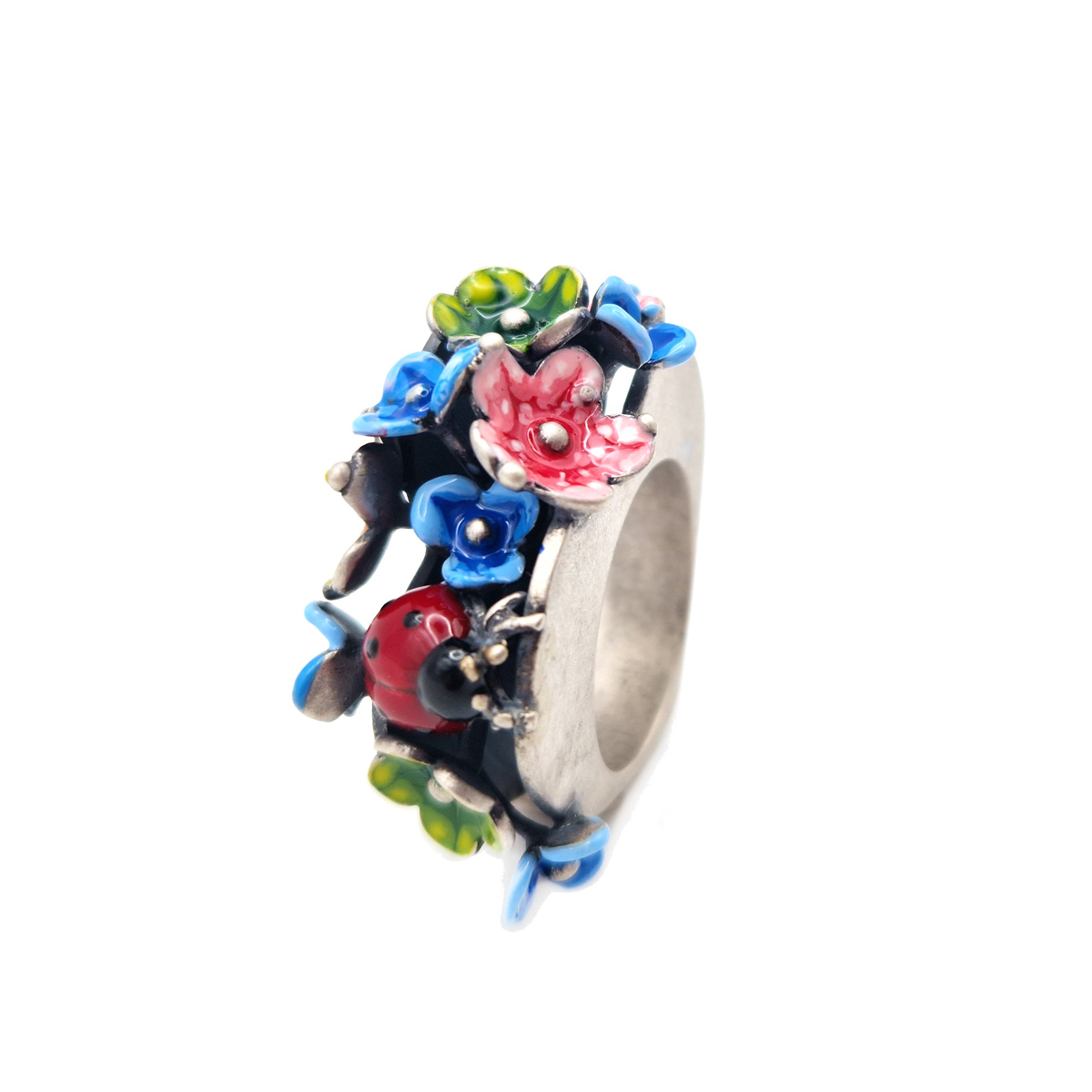 Anello 'Tra due cuori' fiorellini e coccinella - immagine 4